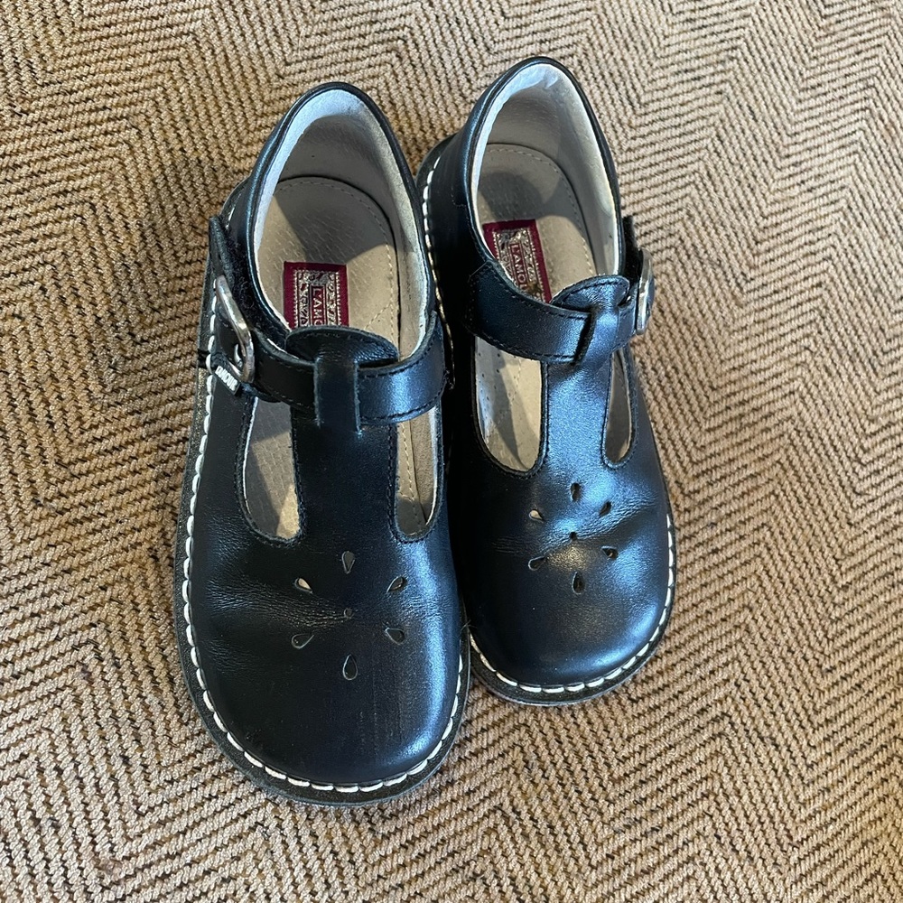 L’Amour girls Mary Jane style shoes. Little girls size 11. Black.